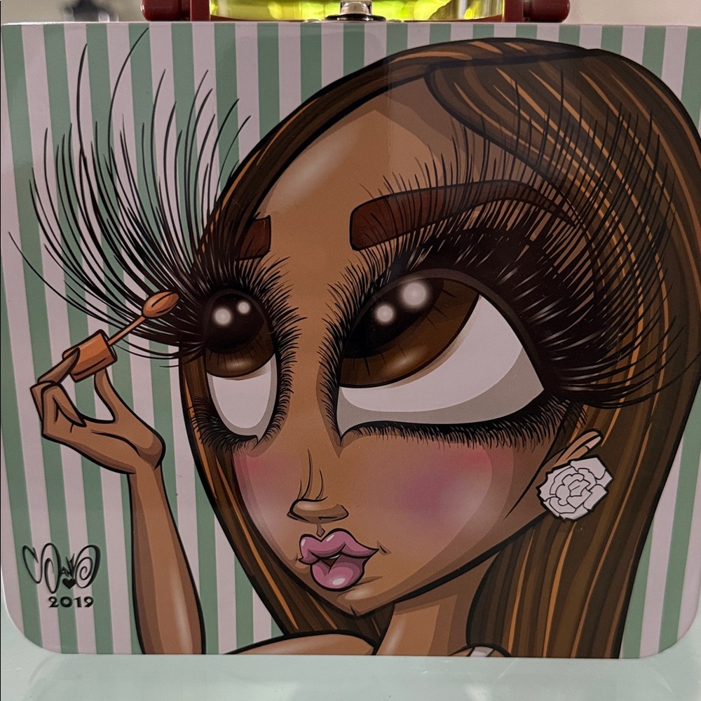 Chic Cartoon Makeup Bag with Mascara Design